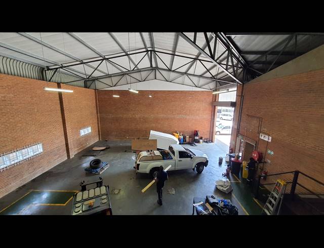 410M² WAREHOUSE TO LET IN SEBENZA